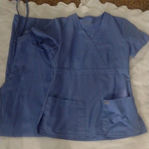 Scrub set - Picture 2 of 2
